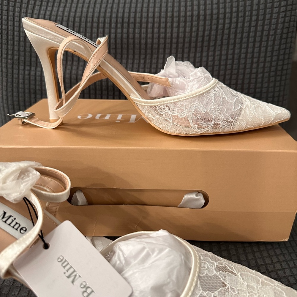 POINTED TOE HEELED PUMPS IN WHITE LACE -NWT - Picture 5 of 13